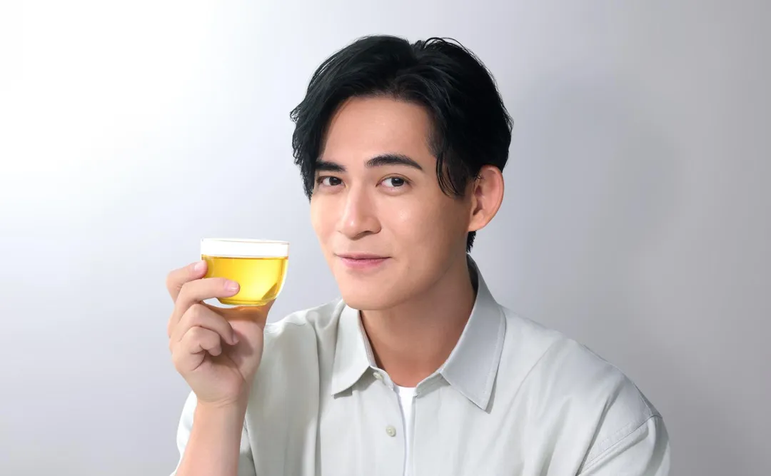 周渝民這次為了代言拍攝全新廣告，特別前往茶園拍攝外景。（圖／御茶園 提供）