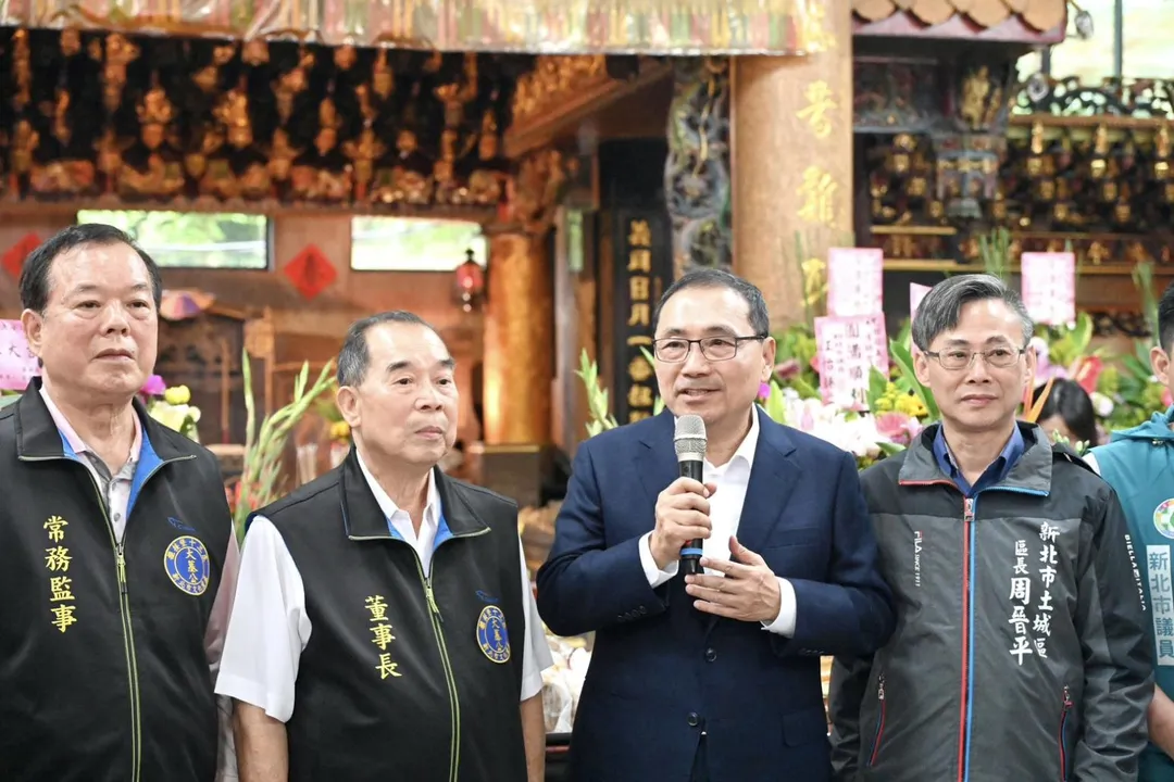 新北市長侯友宜宣布8月31日起公私立國中小學生營養午餐免費。(圖/新北市政府)