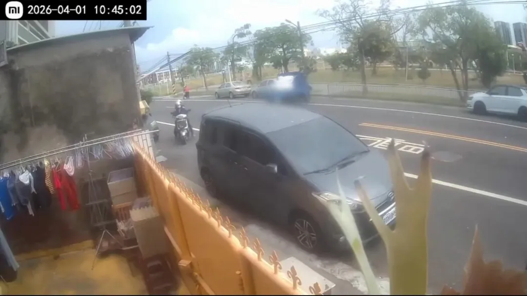 台南市南區1日爆發警匪追逐。(圖/翻攝畫面)