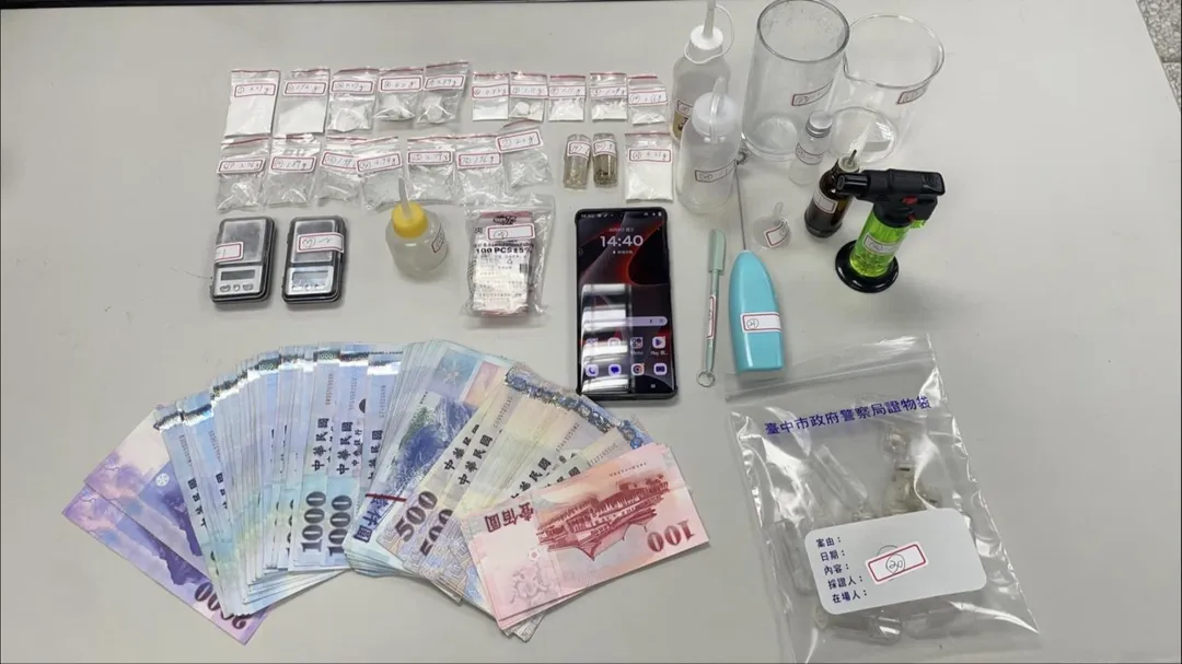 中華夜市附近套房扣得的證物。（圖／台中刑事警察大隊提供）