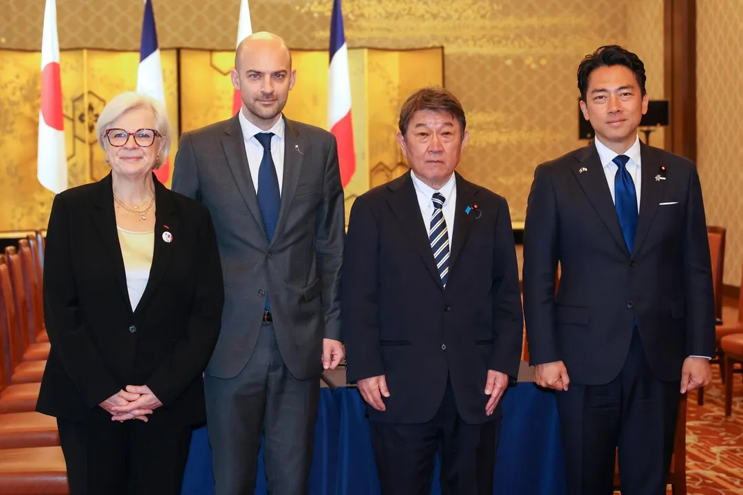 由左至右分別為法國防長沃特蘭（左）、外長巴羅與日本外相茂木敏充和防相小泉進次郎。（圖／美聯社）