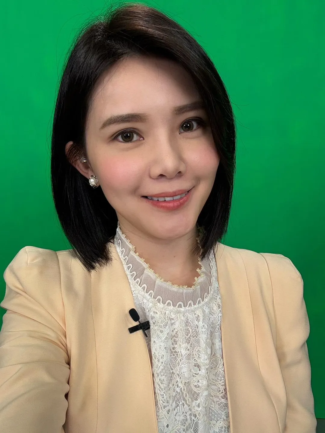 林佩潔4月1日播報新聞時以短髮造型亮相。（圖／中天新聞 提供）
