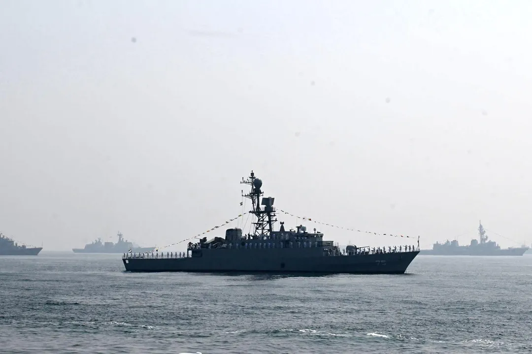 圖為伊朗「德納號」軍艦，攝於2月18日。（圖／美聯社）