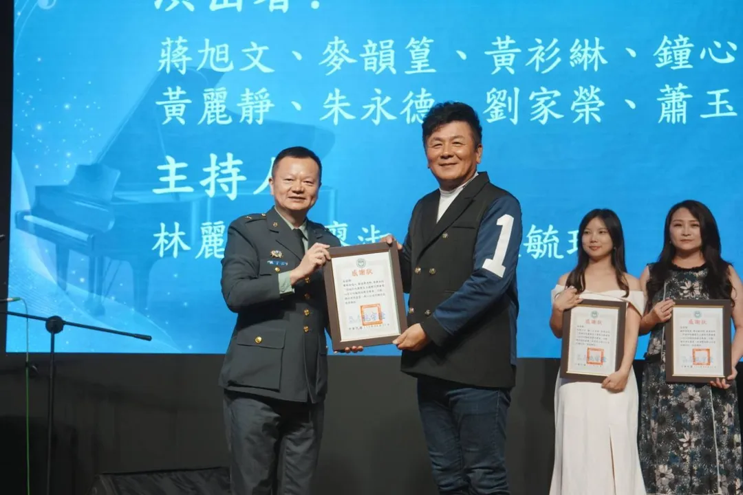 為慶祝國軍台中總醫院創院80周年，「愛心百分百輪椅捐贈音樂會」於4月1日在國軍台中總醫院醫療大樓3樓電化教室舉行。（圖/大立電視台）