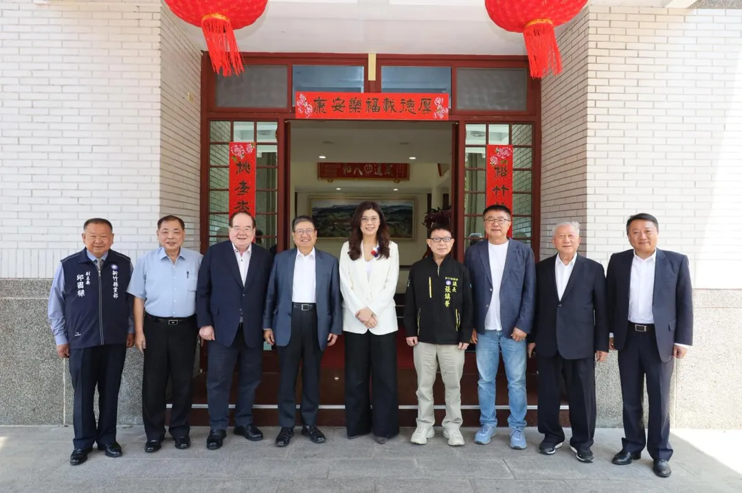國民黨主席鄭麗文邀集新竹縣長楊文科、副縣長陳見賢、議長張鎮榮、副議長王炳漢、前縣長邱鏡淳等人會談，確定由楊文科接任黨部主委。（圖／翻攝楊文科臉書）