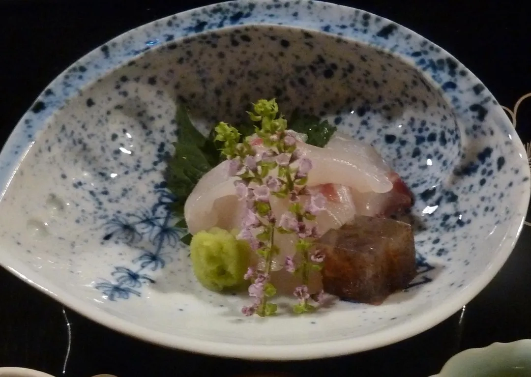 京都400年歷史三星懷石料理瓢亭的明石真鯛。（圖／黃宏輝提供）