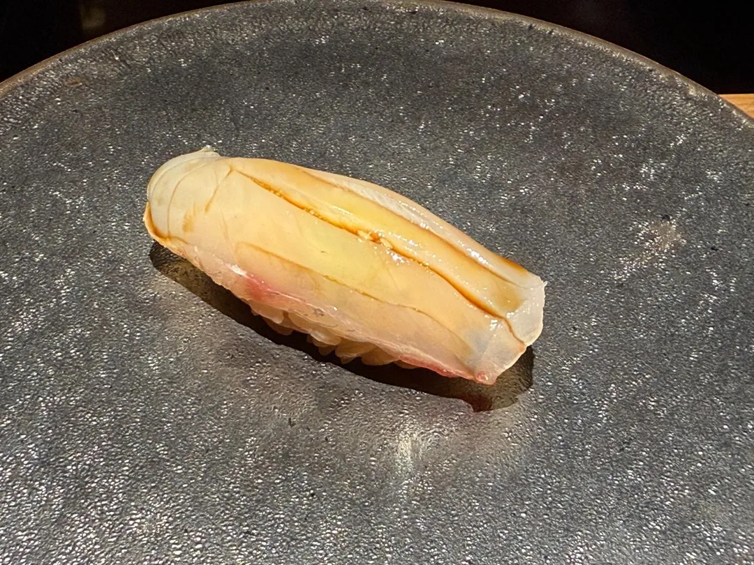 明石真鯛握壽司。（圖／黃宏輝提供）