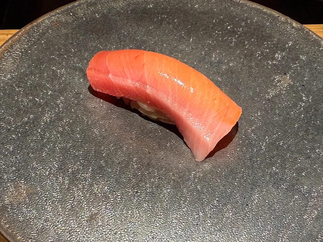 黑鮪魚中腹握壽司。（圖／黃宏輝提供）