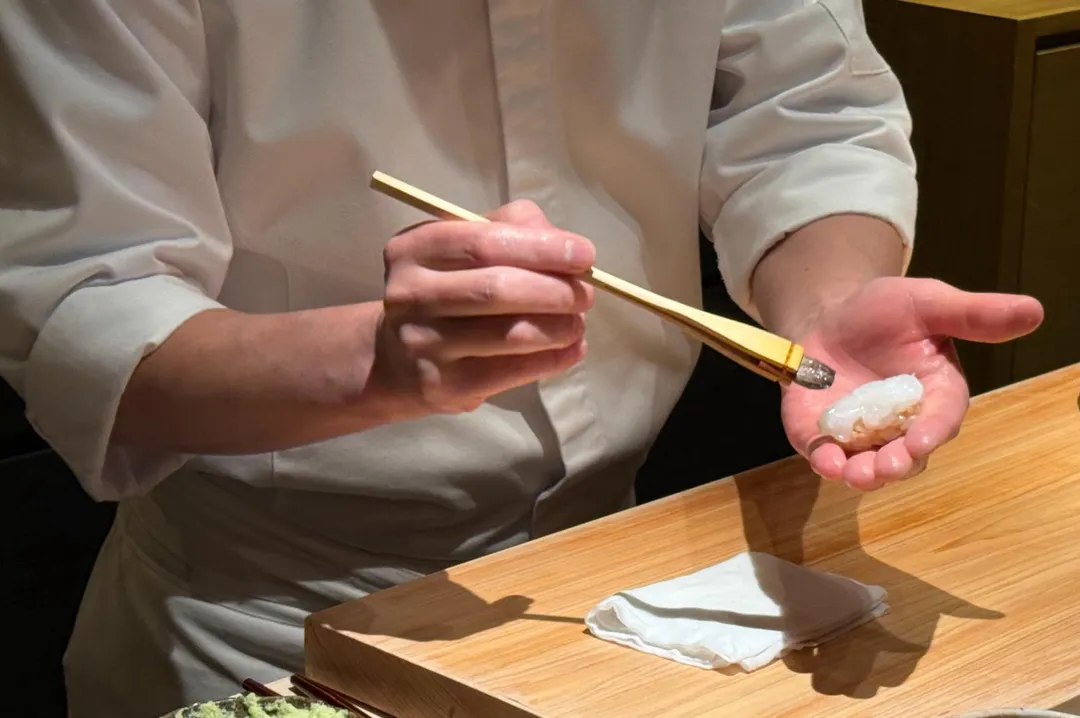 烏賊刷上柚子醬油。（圖／黃宏輝提供）