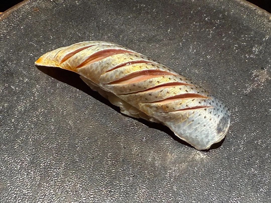 小肌魚握壽司。（圖／黃宏輝提供）