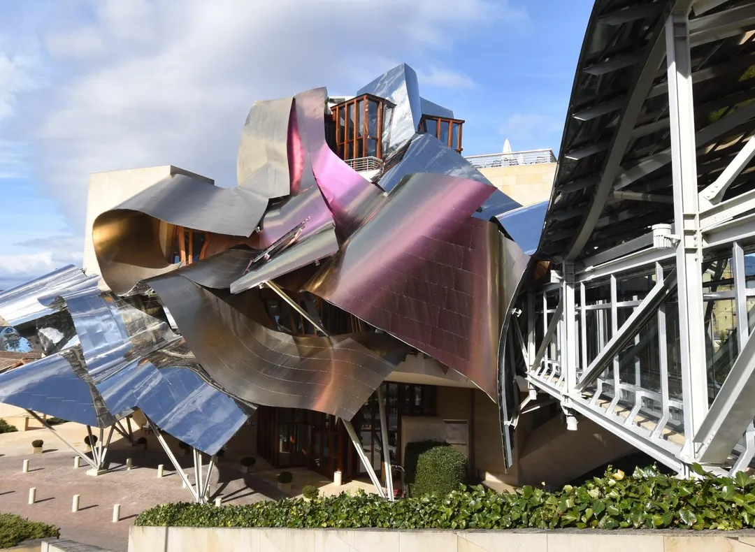 Frank Gehry西班牙Hotel Marques de Riscal。（圖／黃宏輝提供）