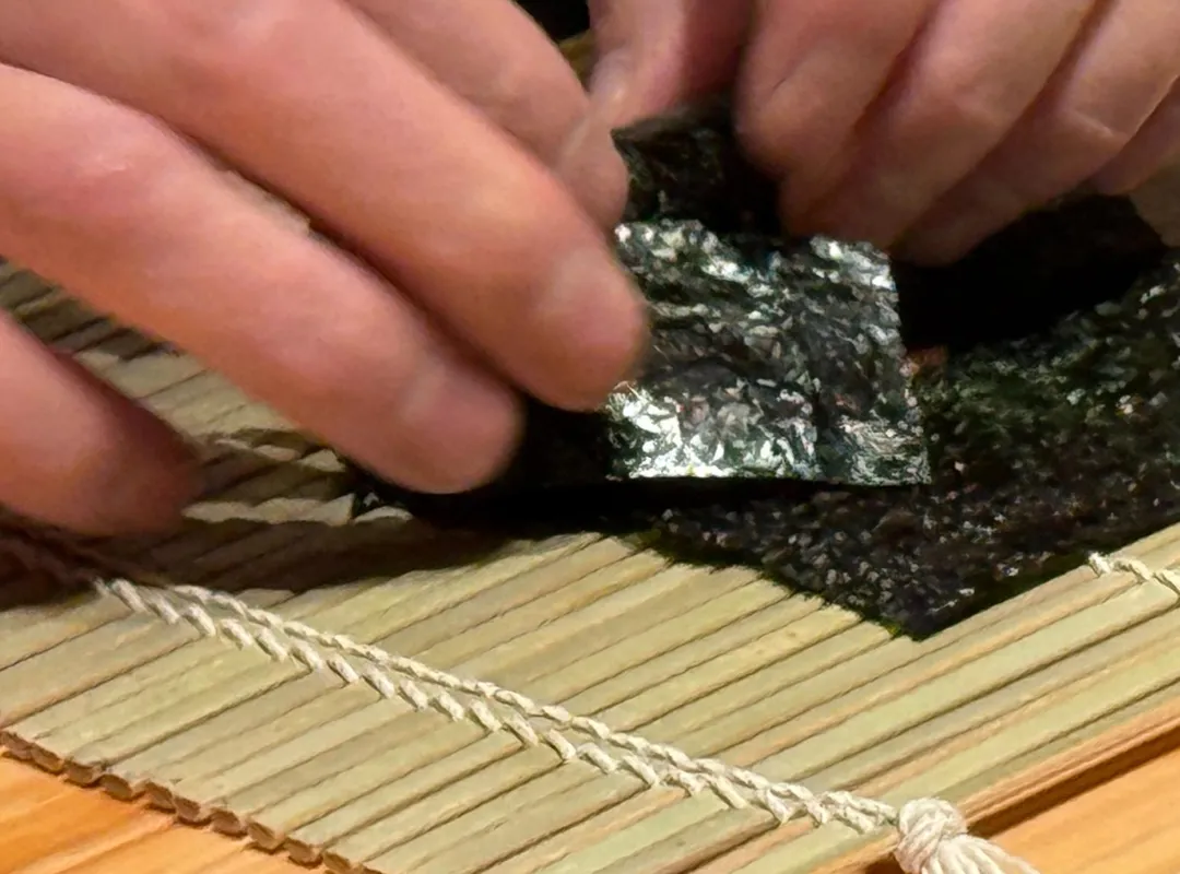 外突的一片用以封底。（圖／黃宏輝提供）