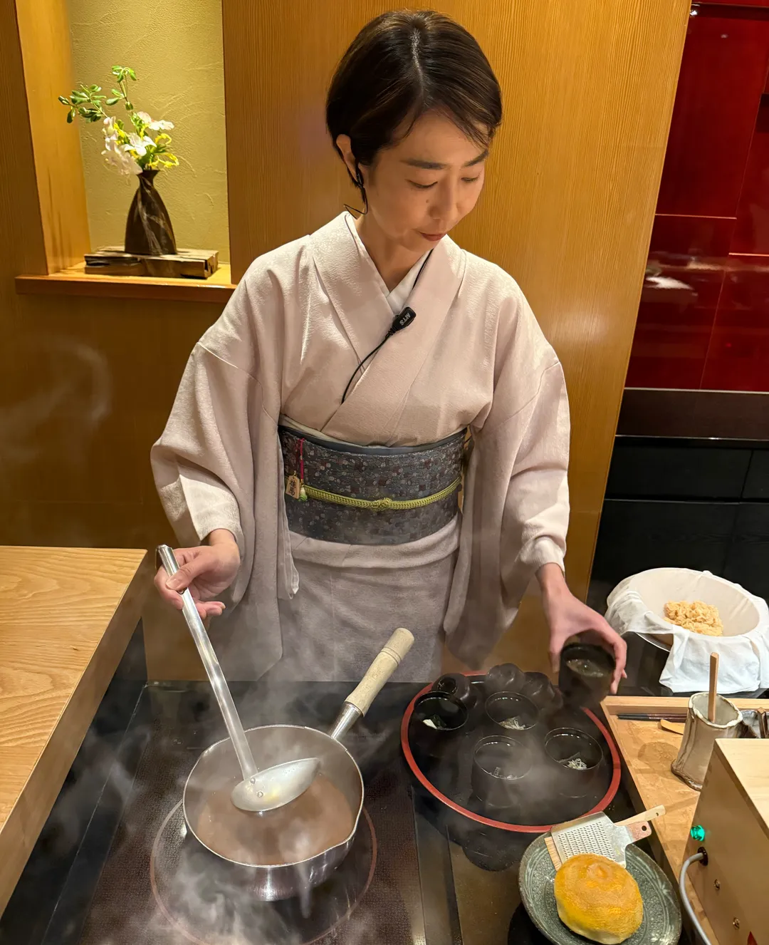 女將現煮味噌湯。（圖／黃宏輝提供）