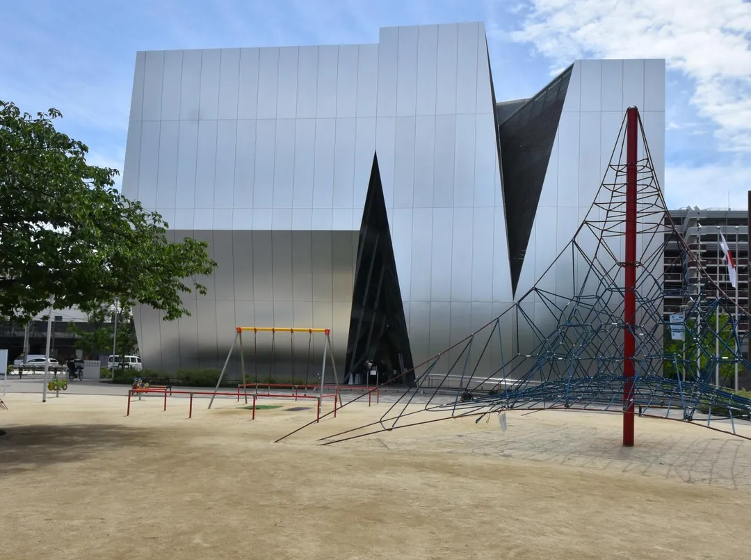 普立茲建築獎大師妹島和世北齋美術館 極簡中帶豐富空間意義。（圖／黃宏輝提供）