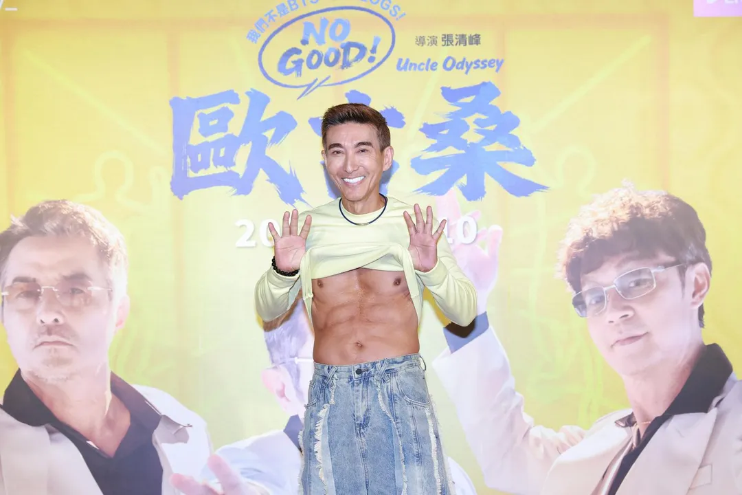 潘若迪這次在片中飾演一名舞蹈老師，秀腹肌展現平時自律的成果。（圖／萬騰文化創意 提供）