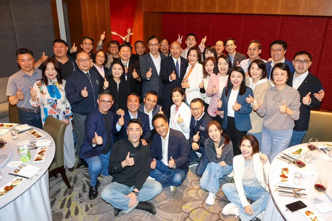 國民黨前主席朱立倫與立法院長韓國瑜一同出席立法院黨團餐敘。(翻攝自楊智伃臉書)