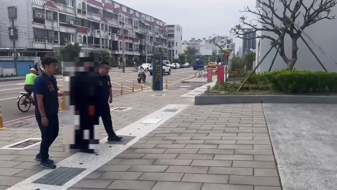 23歲陳姓男子在當舖工作，兼職殯葬生意。（圖／中天新聞）