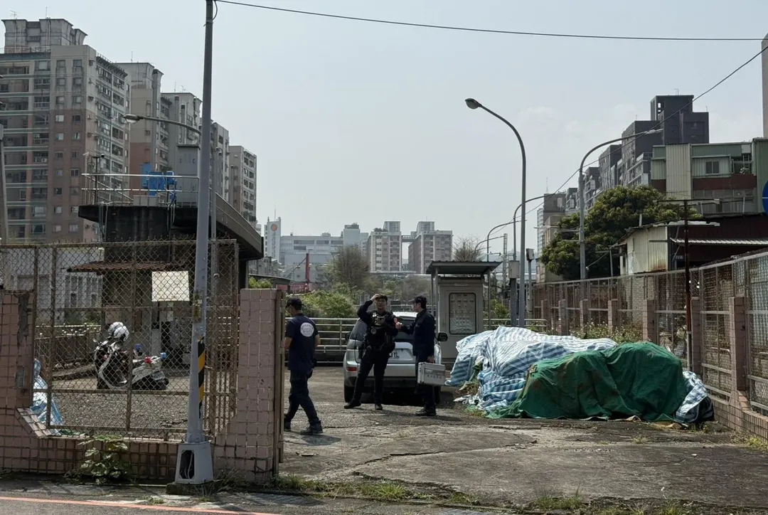 警方鑑識人員到場採證排除外力介入。（圖／翻攝畫面）