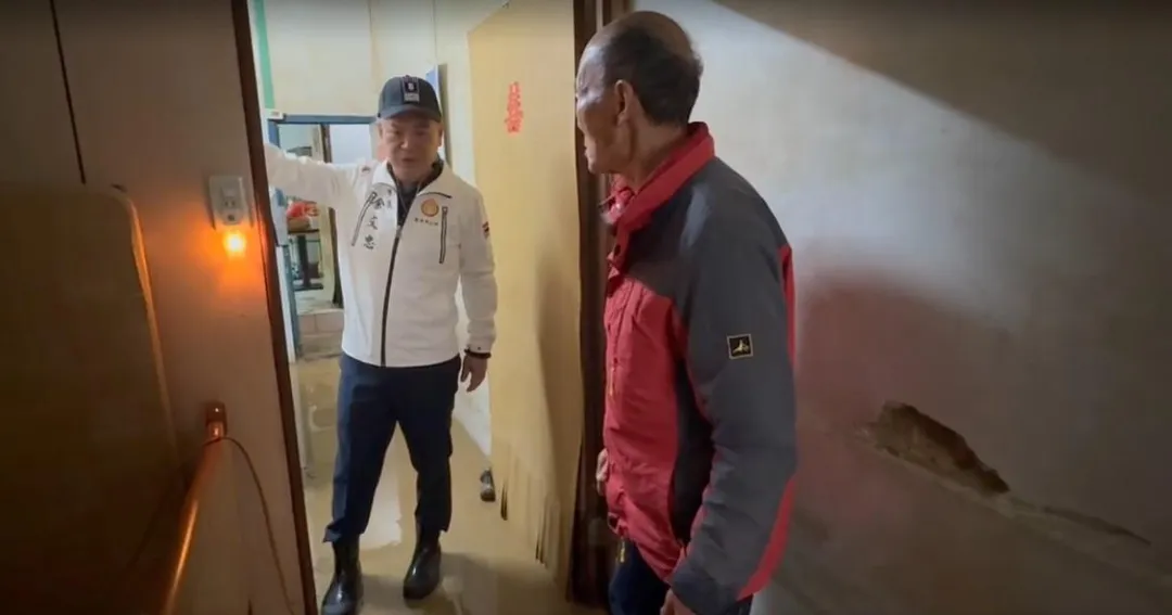 苗栗市長余文忠表示將提供王府飯店的房間讓受災戶暫時棲身。(圖/中天新聞)