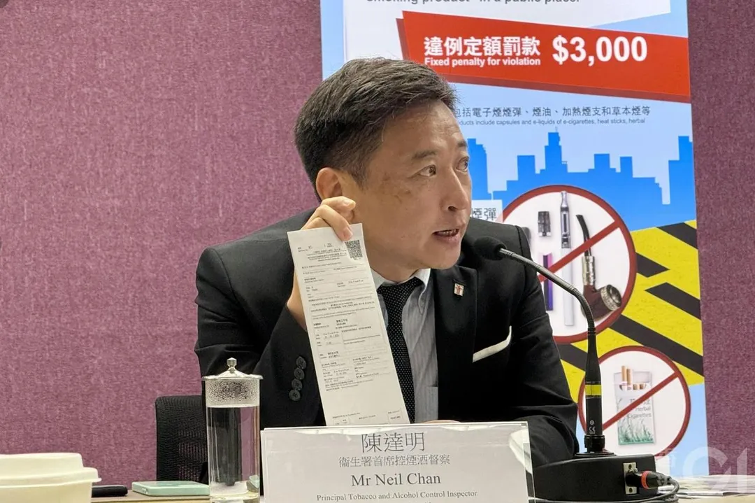 香港衛生署首席控煙酒督察陳達明。（圖／翻攝香港01）