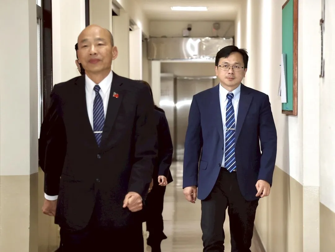 韓國瑜力挺許原榮。（圖取自許原榮臉書）