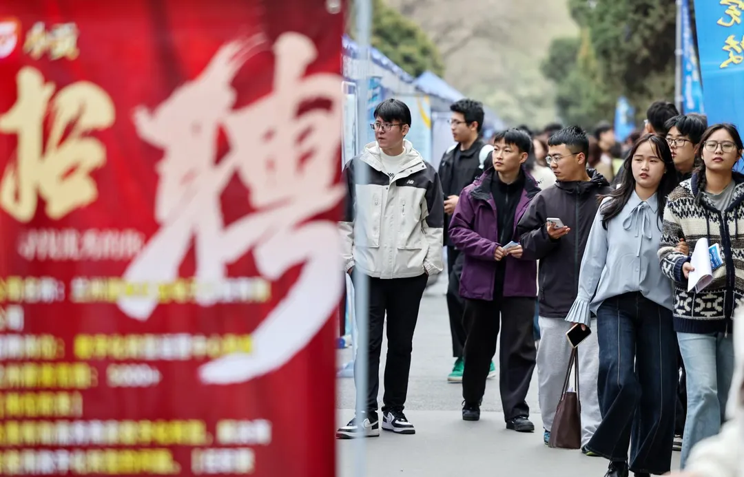 AI衝擊下行業的發展變化對部分設計類學科影響大。（示意圖／《新華社》）