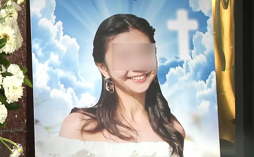 巴姓女治療師告別式上的照片笑容甜美，年紀輕輕遭遇情殺令人不捨。（圖／中天新聞）