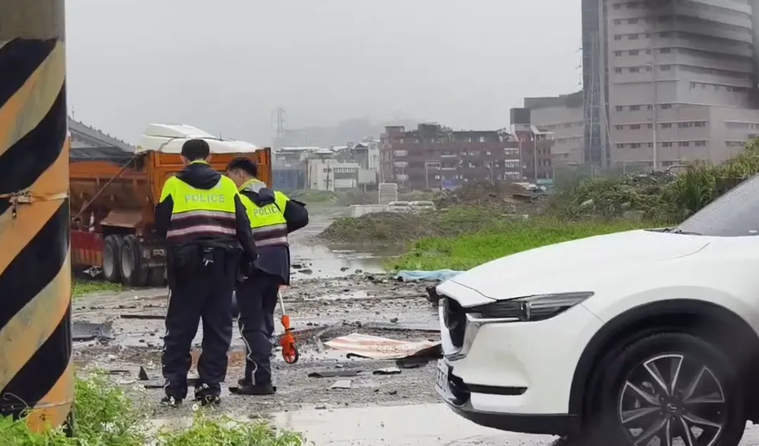 警方現場測繪釐清事故原因。（圖／翻攝畫面）