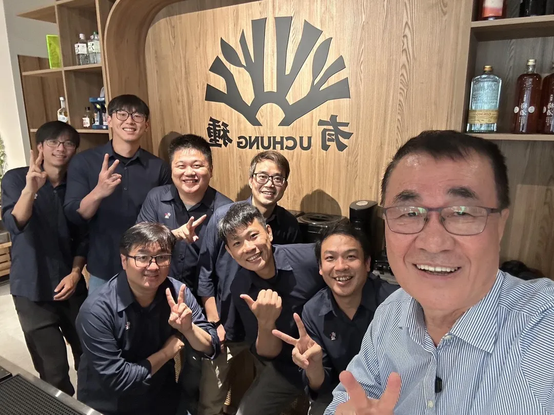 李四川與「有種茶」青農合影。(圖/李四川辦公室提供)