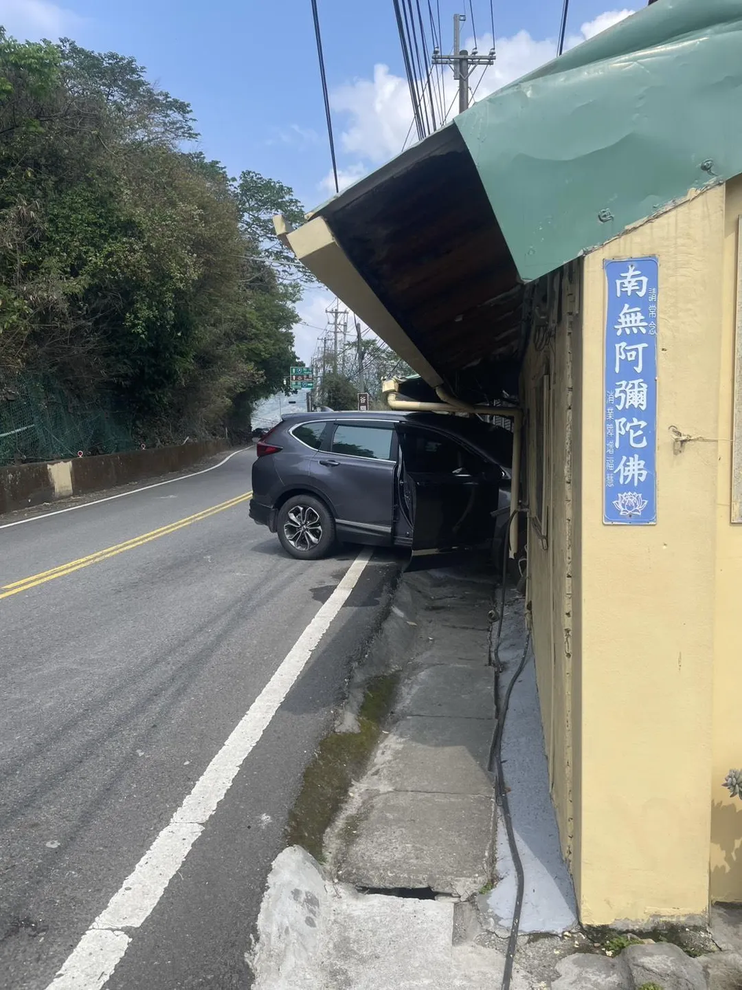 陳姓女駕駛事後表示，她不清楚車輛為何會衝進民宅，對於事故的發生感到不解。（圖／中天新聞）