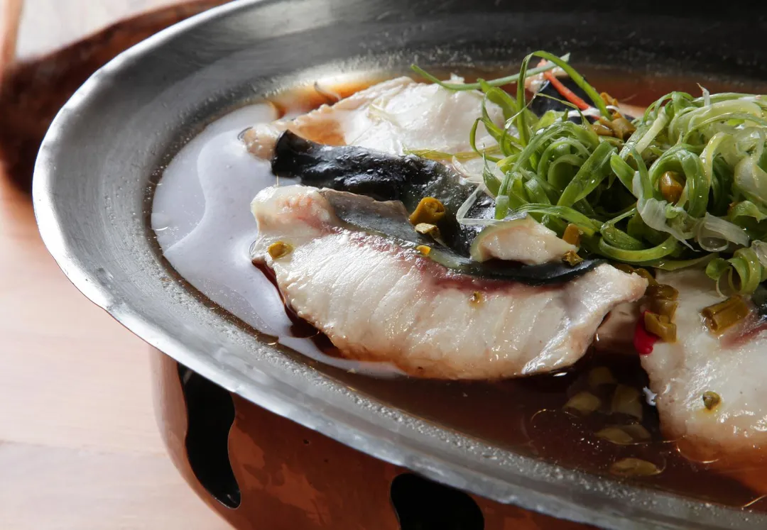 美味的鱘龍魚料理。（圖／千戶傳奇生態農場提供）
