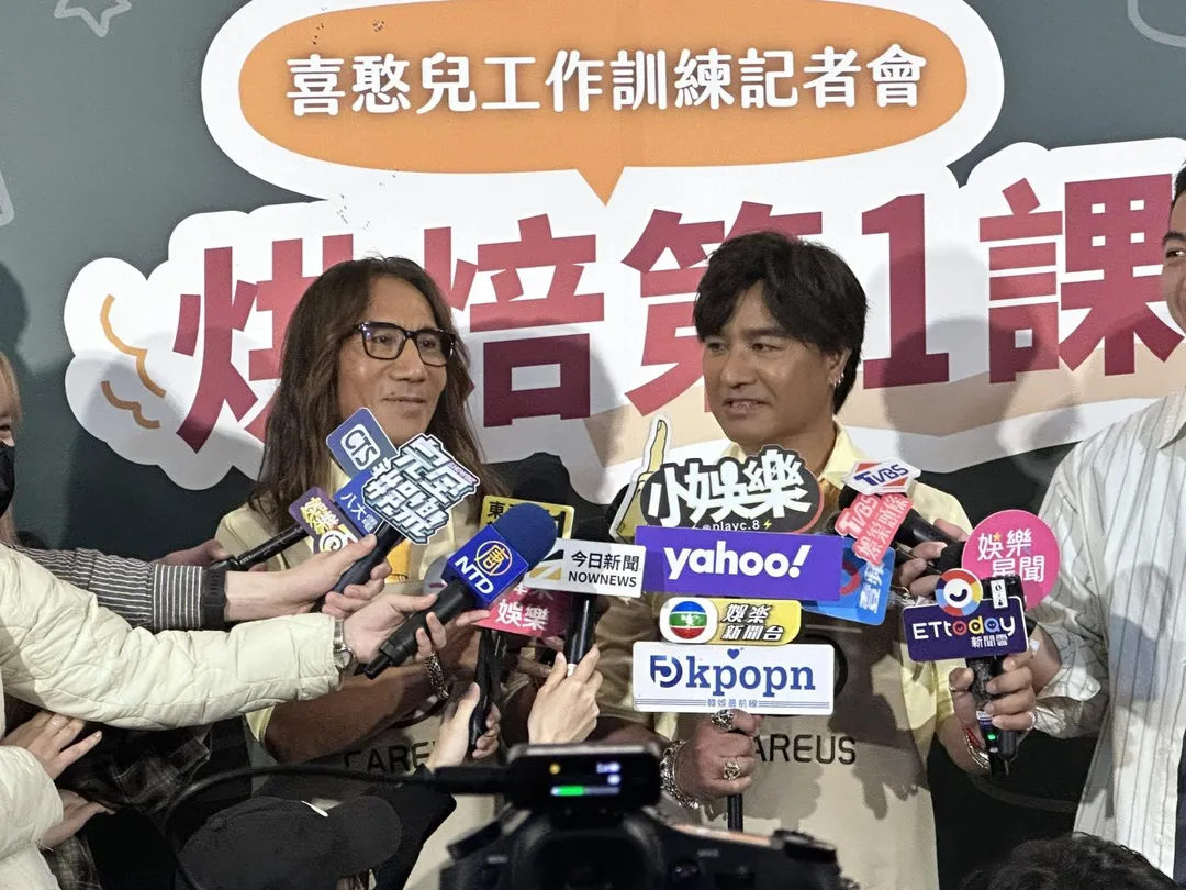 尤秋興（右）透露目前瘦了兩公斤，離目標還差三公斤。（圖／記者 伍映澄 攝）