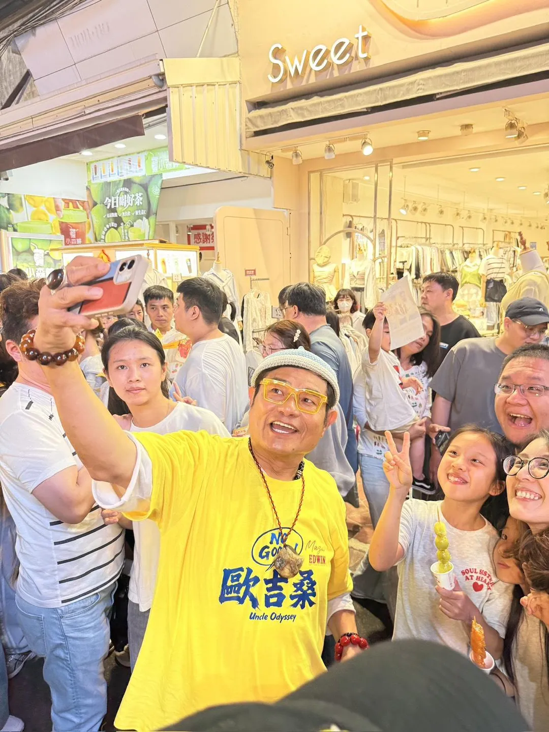 許效舜感嘆自己沒機會抱抱爸媽，一番話惹鼻酸。（圖／萬騰文化創意 提供）