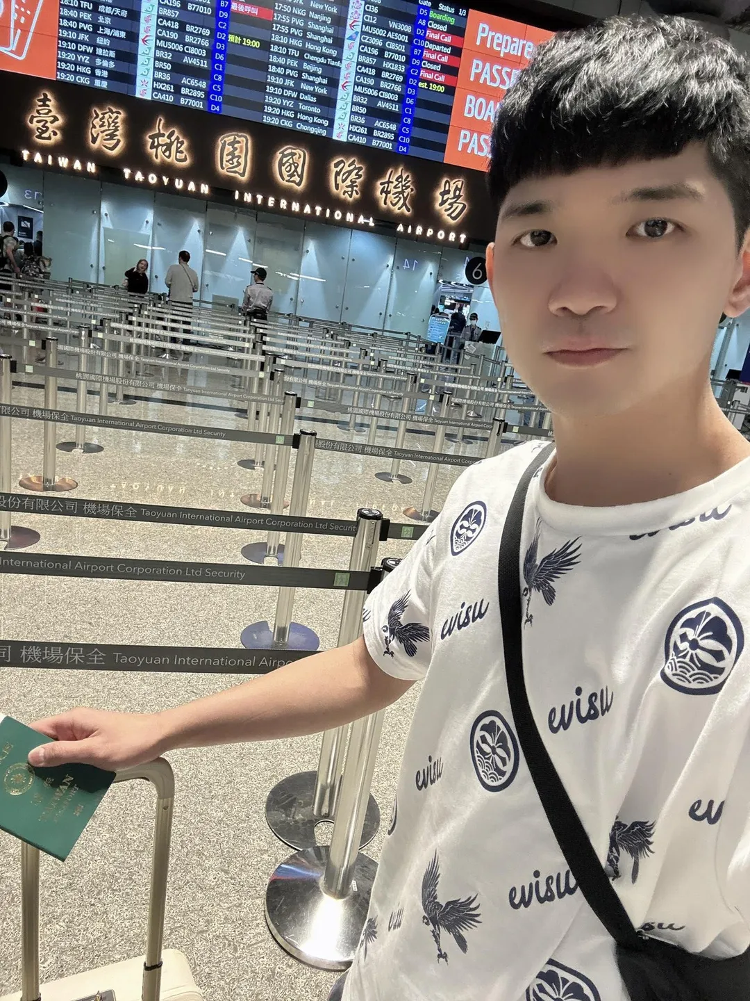 晚安小雞宣布將展開新一輪國外探險之旅。（圖／翻攝晚安小雞 臉書）
