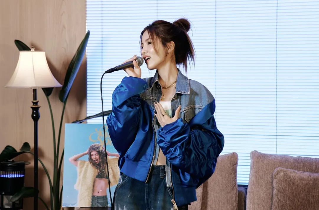 Jocelyn 9.4.0除了親自擔任專輯監製,她也全程參與歌曲創作、MV拍攝與整體視覺規劃。(圖/種子音樂 提供)