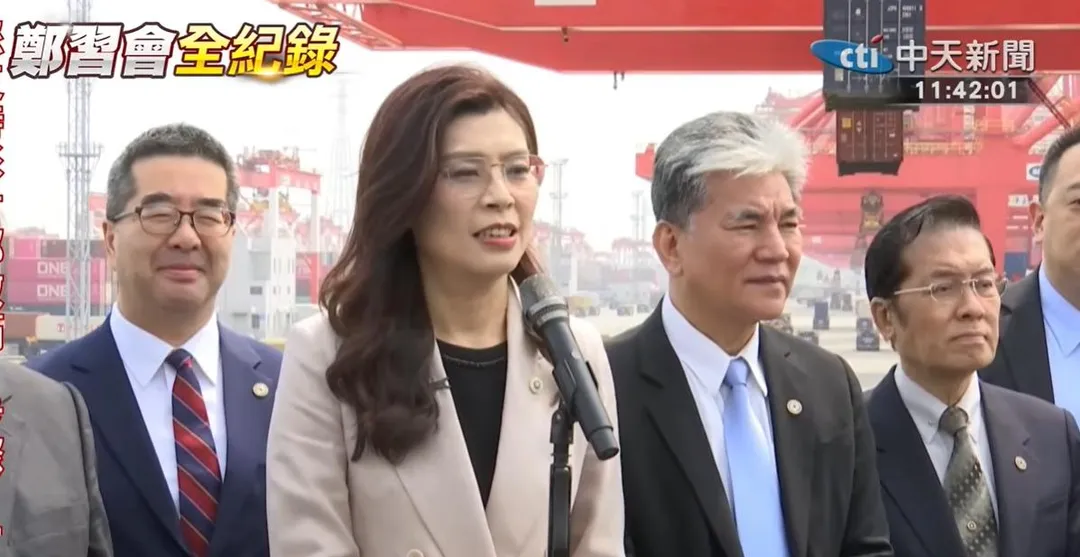 鄭麗文今日一早訪上海洋山港。(圖/中天新聞)