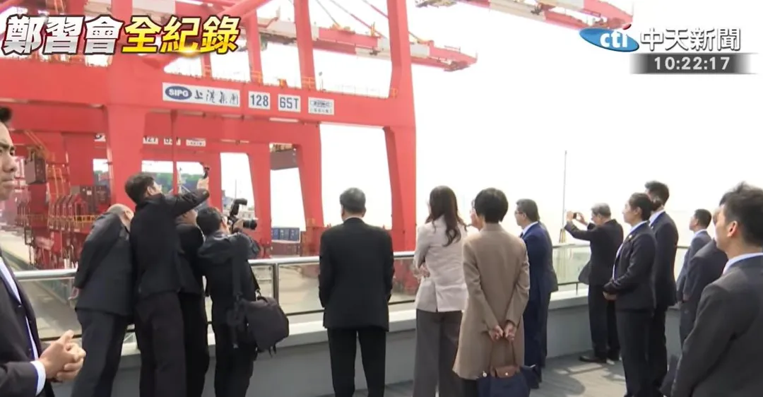 鄭麗文參訪上海洋山港。(圖/中天新聞)