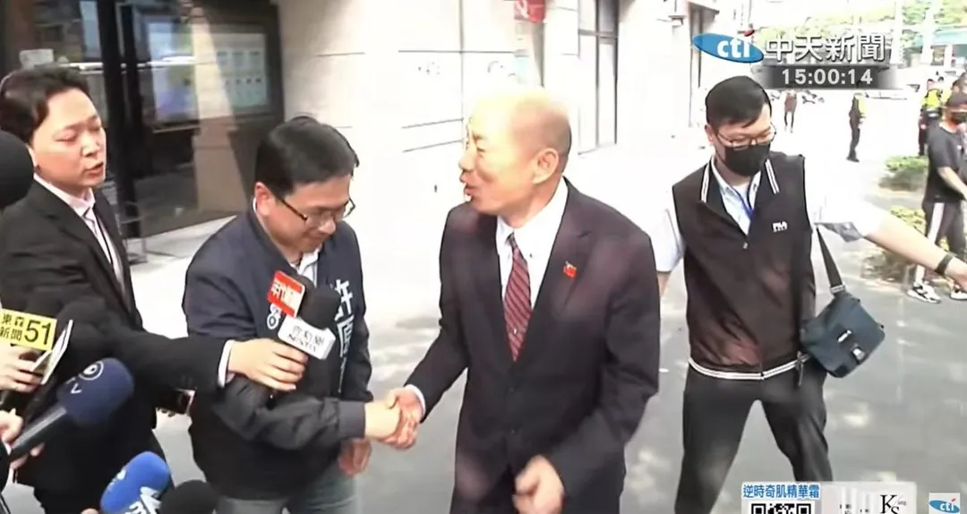 韓國瑜盛讚許原榮做人圓融做事認真。(圖/中天新聞)