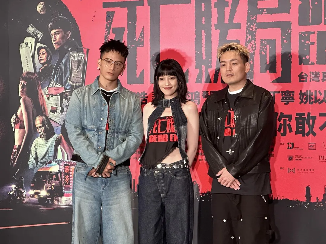 春風（右）在片中和姚以緹（中）是舊情人，為對方獻出螢幕初吻。（圖／記者 伍映澄 攝）