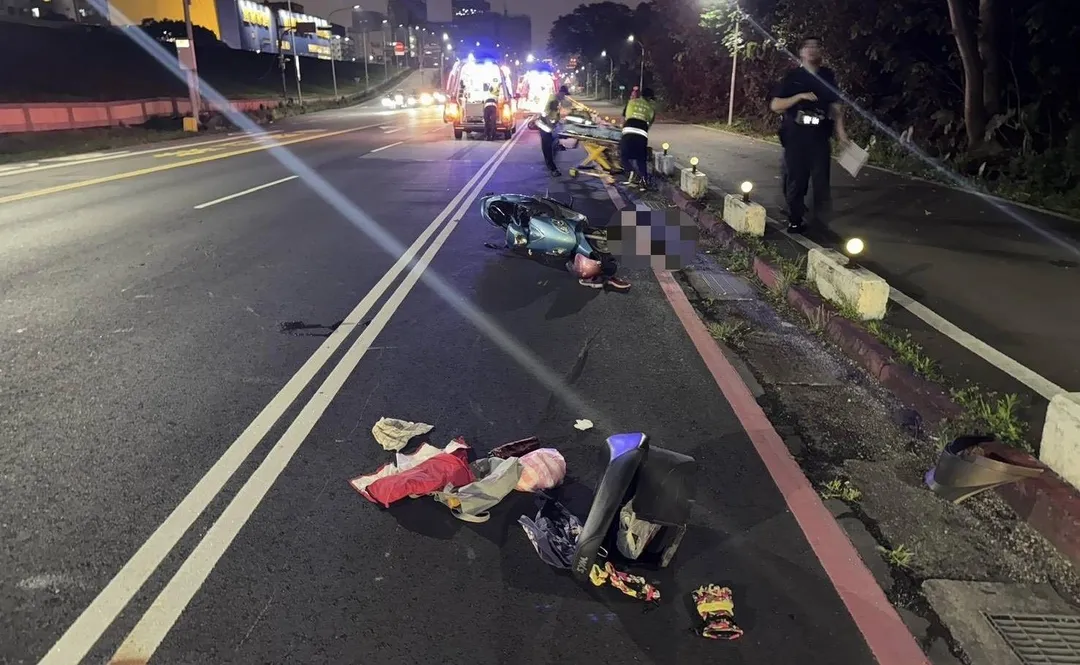 新北市新莊晚間發生死亡車禍。（圖／翻攝畫面）