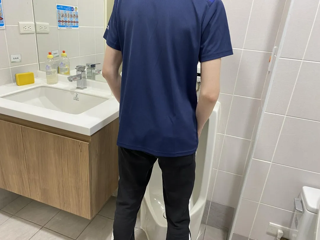 一名60歲男性,長期每晚需起床排尿,有時多達7次,幾乎無法完整入睡。(示意圖/彰化秀傳醫院)