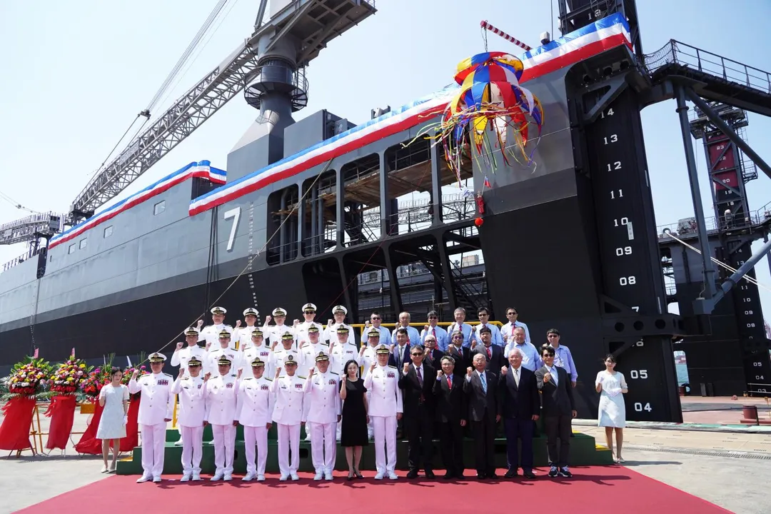 海軍新建7號浮塢下水。(圖/台船)