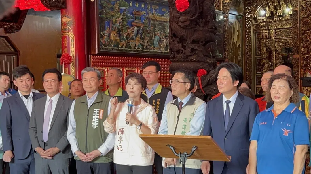 陳亭妃10日陪同賴清德在台南參拜宮廟。（圖／翻攝陳亭妃臉書）