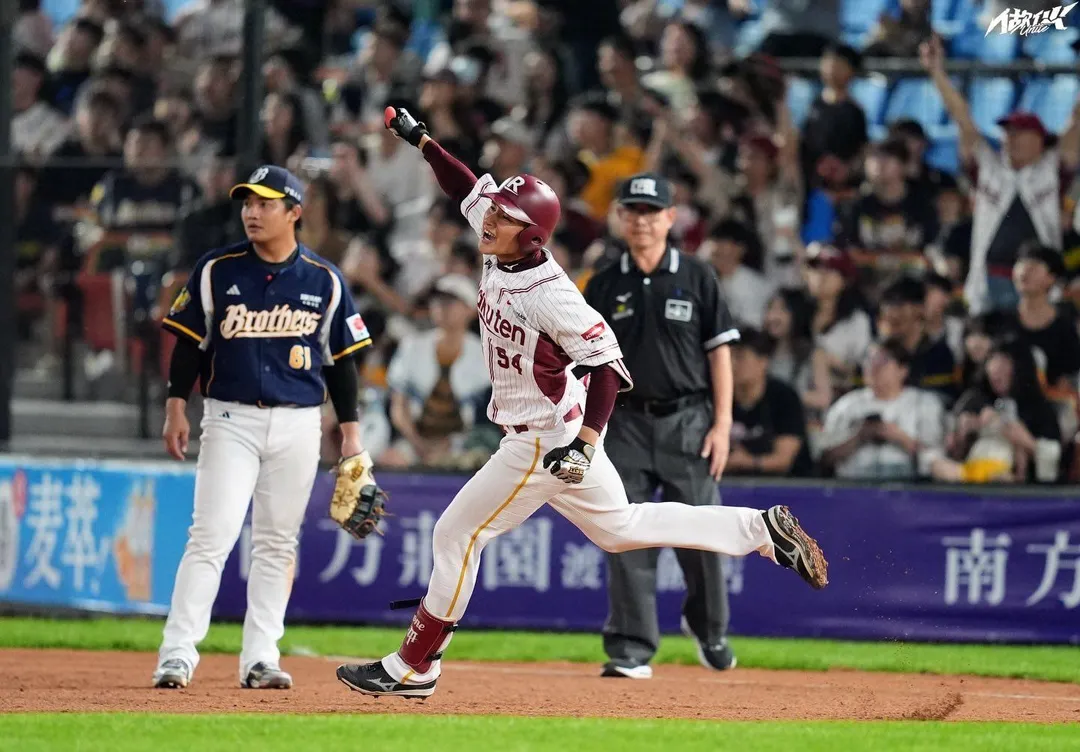 馬傑森職棒第7年終於敲出全壘打。（圖／翻攝自樂天桃猿IG）