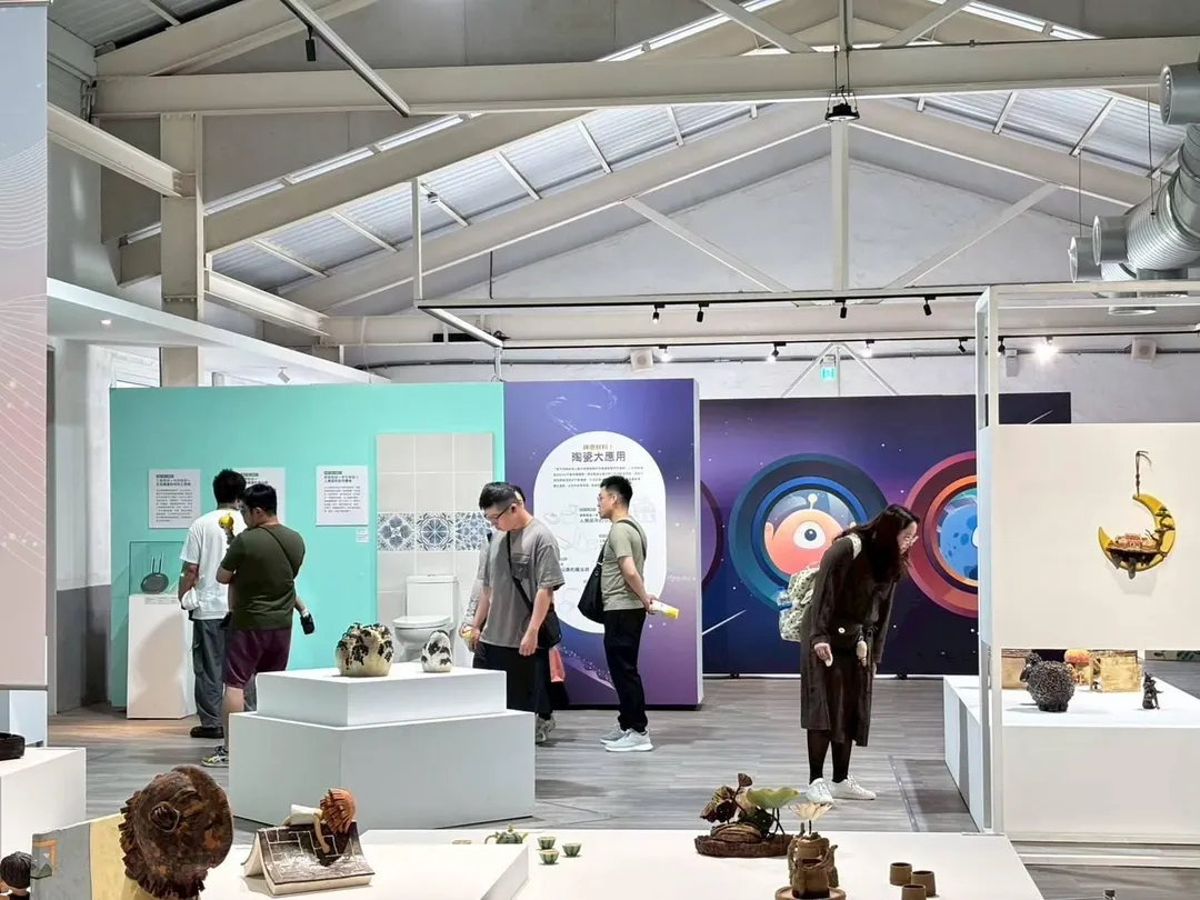 陶藝展「陶異星漫遊」觀展人潮。（圖／桃園文化局提供）