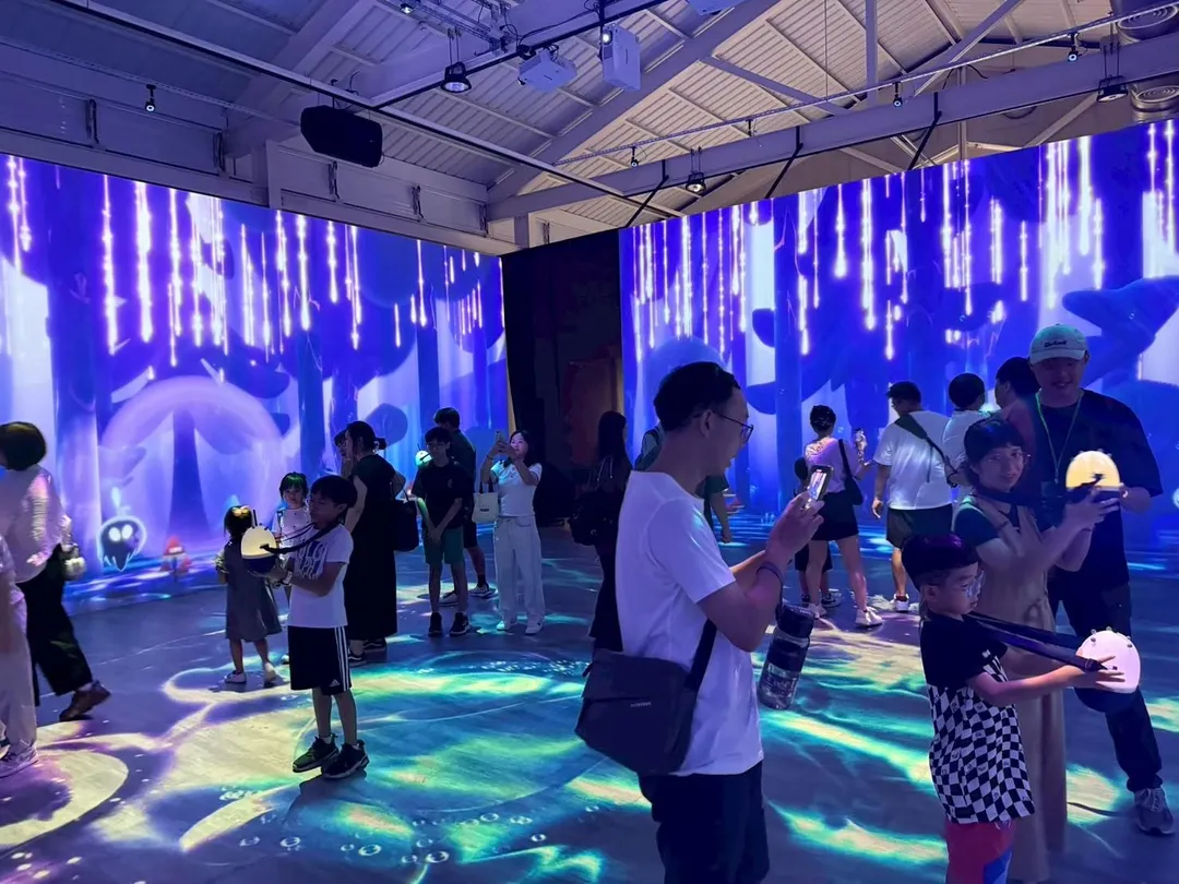 「桃園科技藝術節」展覽人潮。（圖／桃園文化局提供）