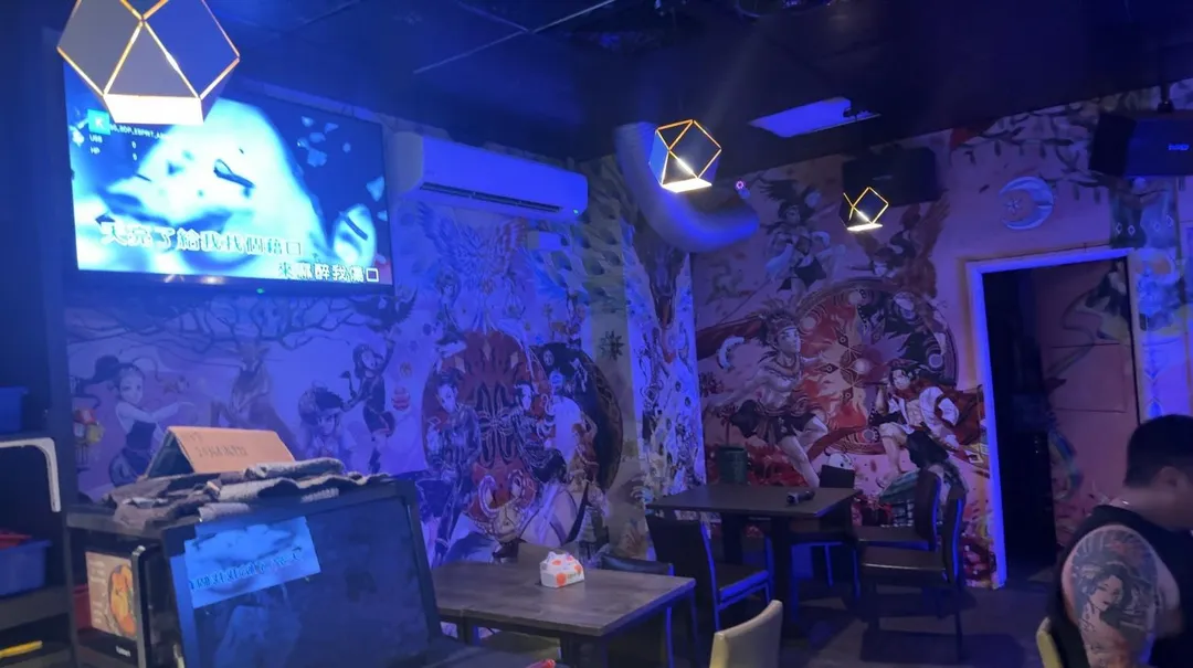 該業者深夜時段仍提供卡拉OK供顧客歌唱。（圖／新北市環保局提供）