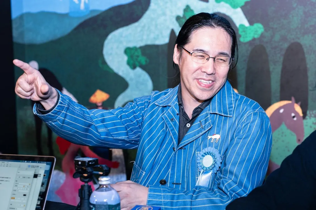 四宮義俊相當喜歡台灣的日式建築，這回來台特別到總統府外圍參觀到凌晨3點。（圖／金馬執委會 提供）