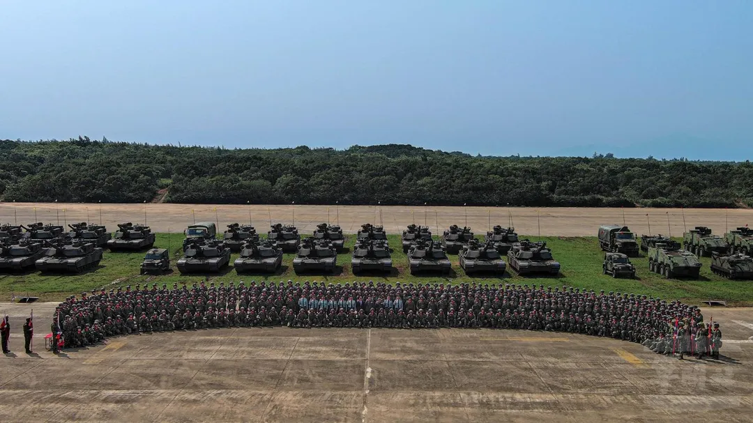 第584旅第二個換裝M1A2T的第1營成軍。(圖/軍聞社)