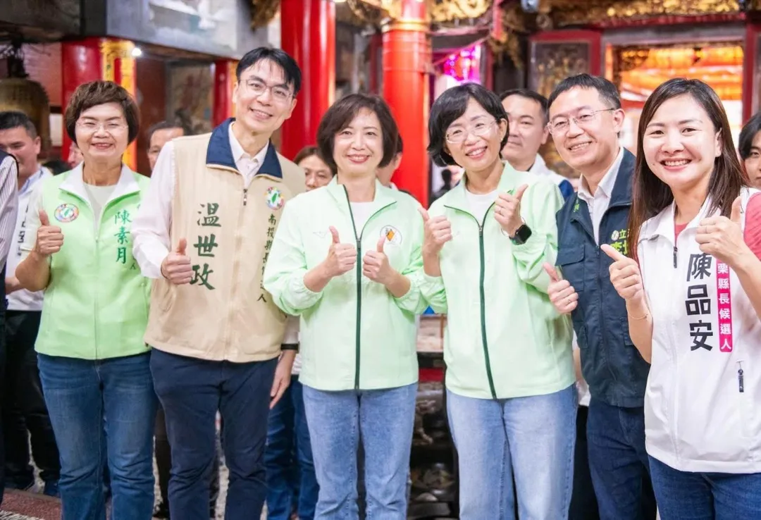 民進黨5位縣市長參選人合影。（圖／何欣純臉書）